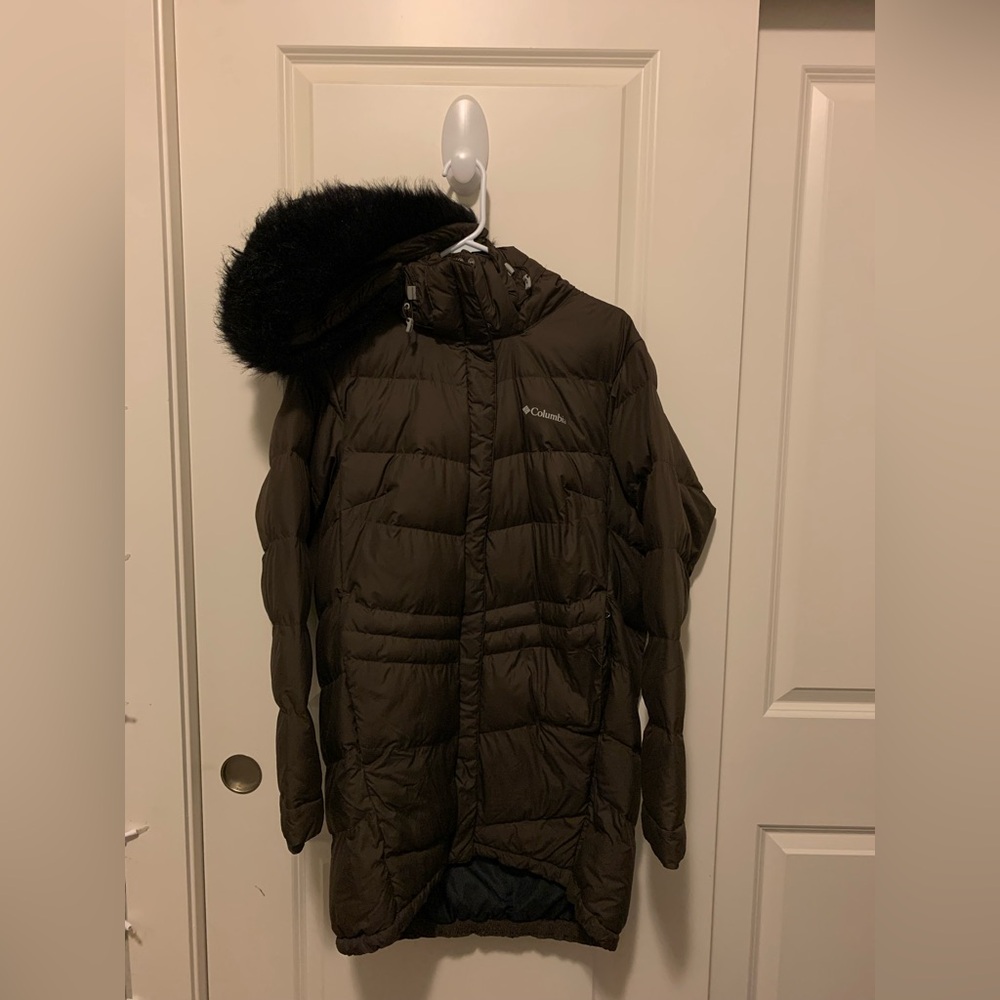 Columbia Puffer Winter Coat - Removable Faux Fur & Hood - Women’s size Large
